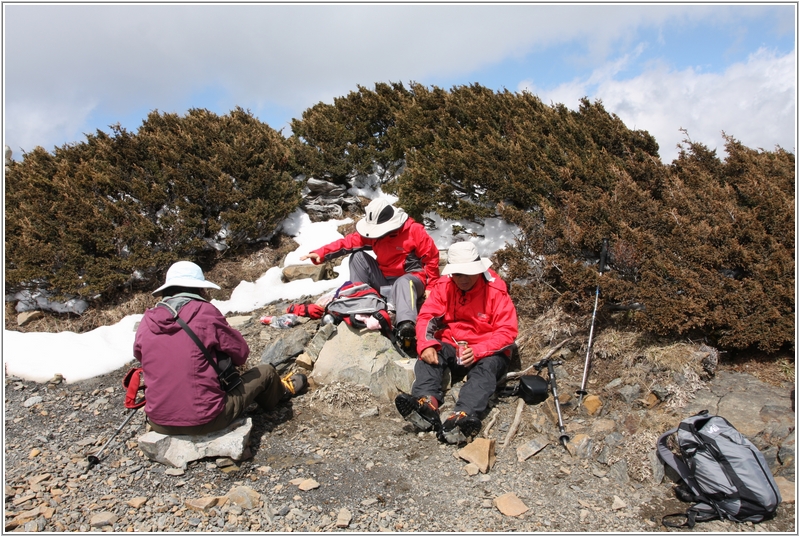 2012-03-06 12-22-29雪山頂午餐.JPG